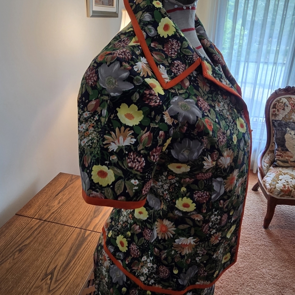 1970s Vintage Tailor Made Floral Print Jacket & Dress with Orange Accents​​ - Picture 6 of 12